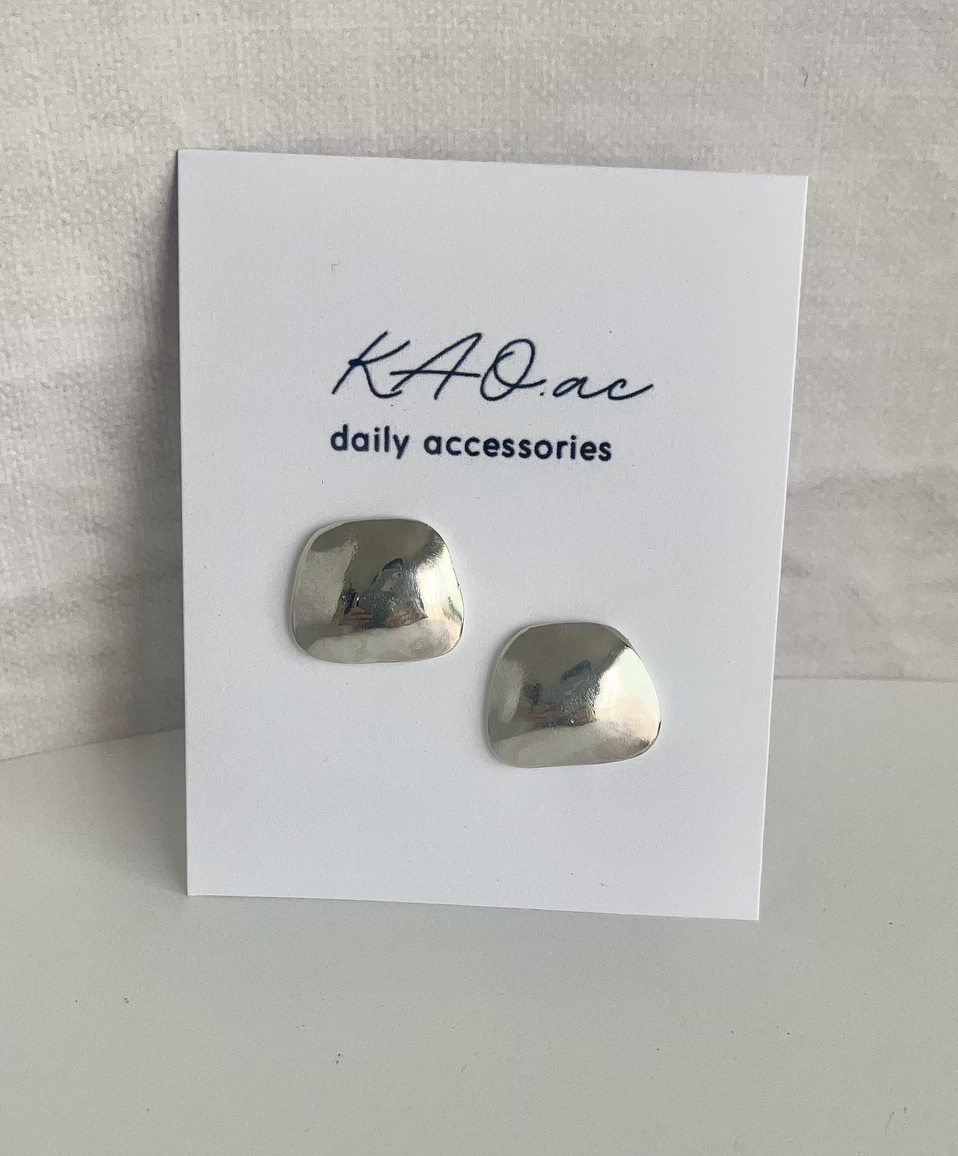 《silver950》まぁるい　台形　シルバー　スタッド　ピアス　樹脂イヤリング　変更可能　シンプル　アレルギー対応