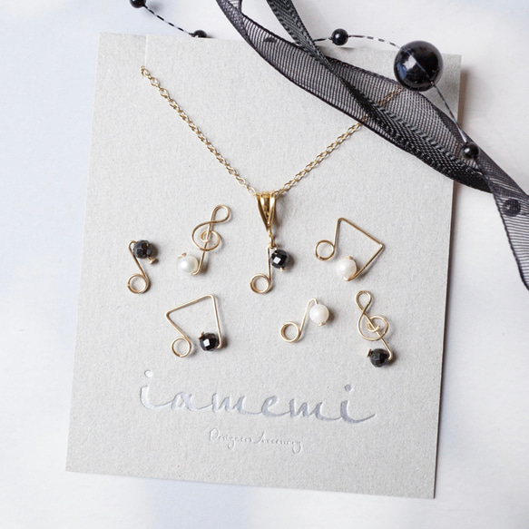【ネックレス】「小さな音符」ト音記号 八分音符 天然石 パール ブラックスピネル フォーマル ゴールド シンプル 母の日 1枚目の画像