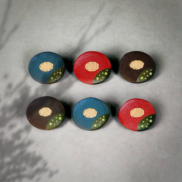 ◾️母の日ギフト◾️漆椿ブローチ ブローチ 越久米作 コシノクメサク  