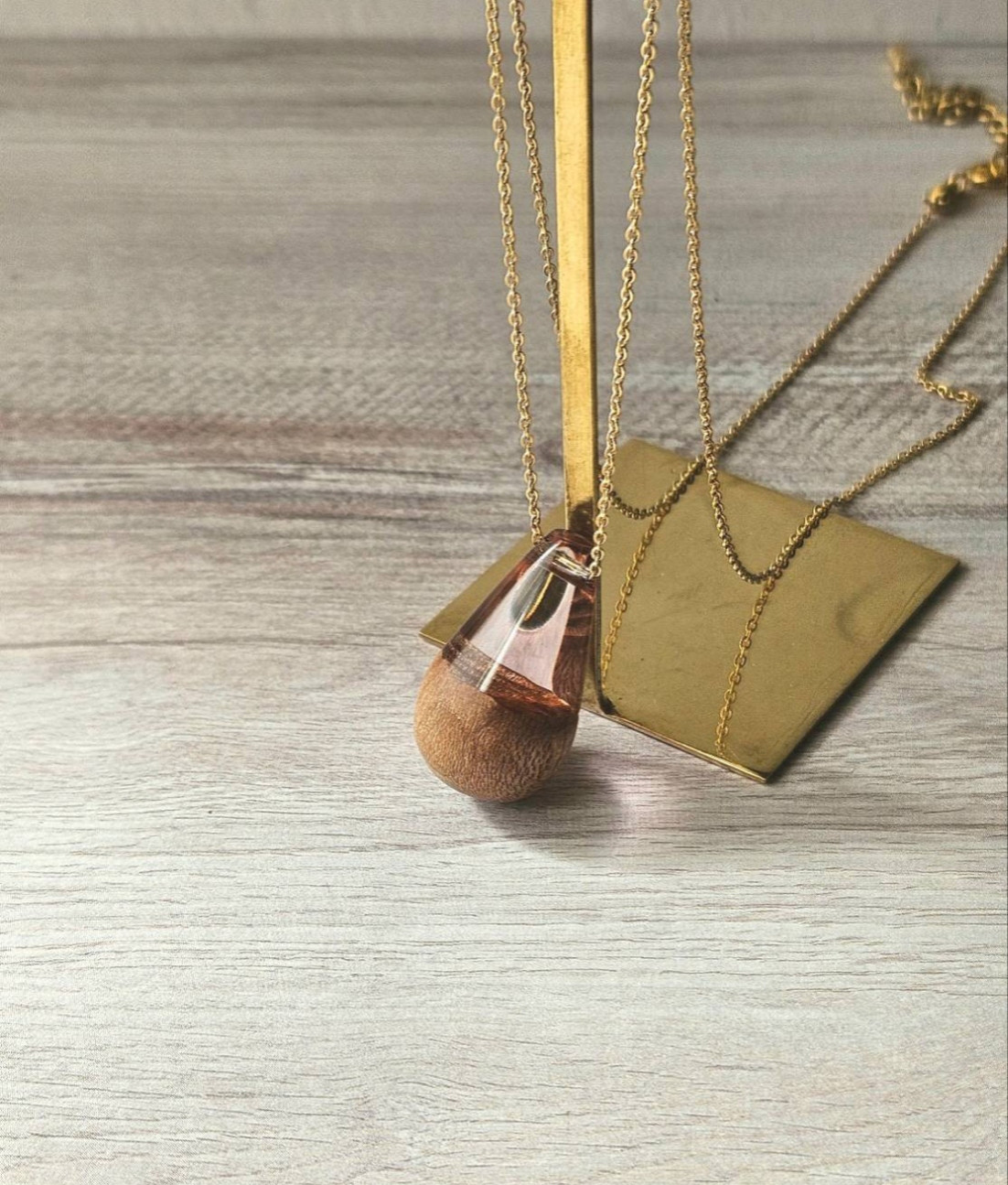 【山桜】ウッドレジンネックレス　柔らかピンク　透明感