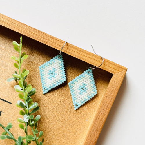 ビーズピアス　イヤリング〜light blue〜 陶磁器ピアス/イヤリング 〈Square_small〉 No.009 Turquoise