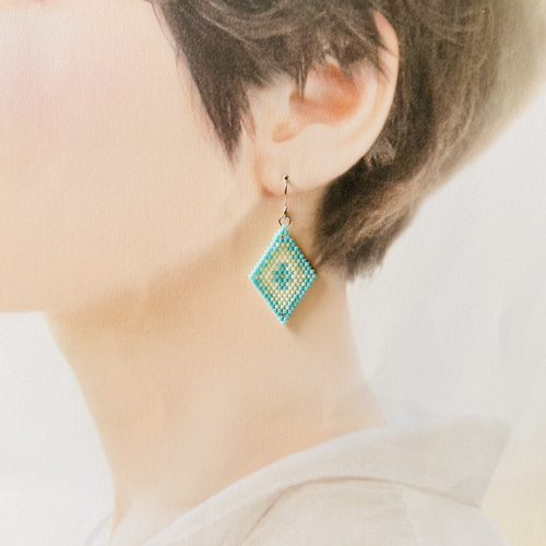 ヴィンテージビーズ　フルフルブルーイヤリング　ハンドメイド ブルービーズのピアス/イヤリング | ALLUMETTE online shop