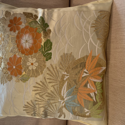 2555豪華刺繍の袋帯リメイク　正絹クッションカバー40cm✖️40cm 1枚目の画像