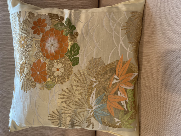 2555豪華刺繍の袋帯リメイク　正絹クッションカバー40cm✖️40cm 1枚目の画像