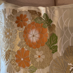 2555豪華刺繍の袋帯リメイク　正絹クッションカバー40cm✖️40cm 2枚目の画像