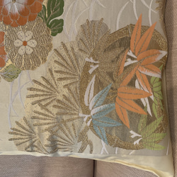 2555豪華刺繍の袋帯リメイク　正絹クッションカバー40cm✖️40cm 3枚目の画像