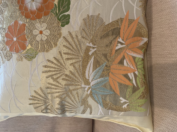 2555豪華刺繍の袋帯リメイク　正絹クッションカバー40cm✖️40cm 3枚目の画像
