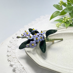 布花ちっちゃな青い花が可愛らしい、ワスレナグサのブローチ。母の日のプレゼントに。 8枚目の画像
