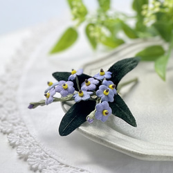 布花ちっちゃな青い花が可愛らしい、ワスレナグサのブローチ。母の日のプレゼントに。 9枚目の画像