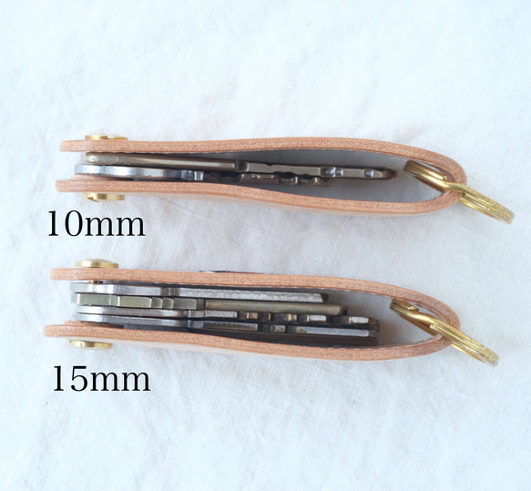 刺繍のある　手のひらサイズのキーケース　イタリアンレザー 8枚目の画像