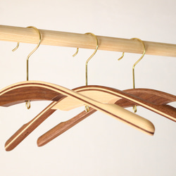 ミニー様オーダー製作分：曲げ木のハンガー(３層 Lサイズ)：ウォールナット 4枚目の画像