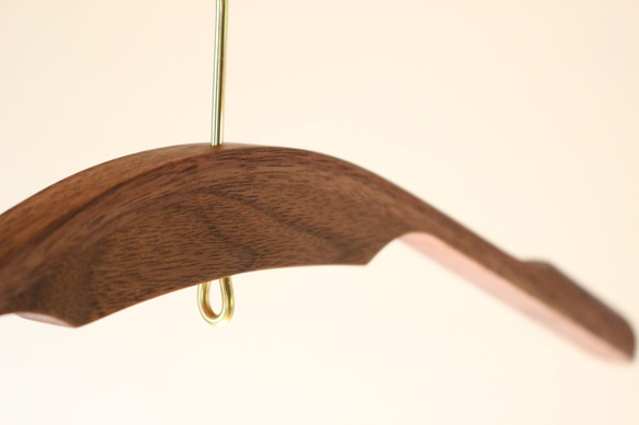 ミニー様オーダー製作分：曲げ木のハンガー(３層 Lサイズ)：ウォールナット 2枚目の画像