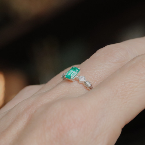 エメラルドのシルバーリング エメラルド 1.44ct シルバーリング 約13.5号 - メルカリ