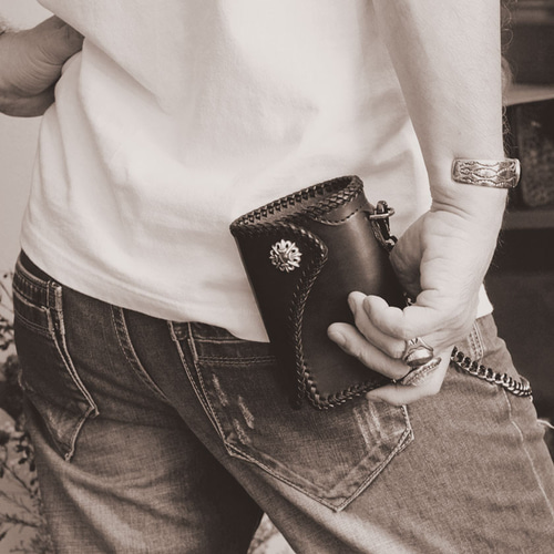 栃木レザーウォレット・サドルハーフ三つ折り / ヌメ革黒 /コンチョ