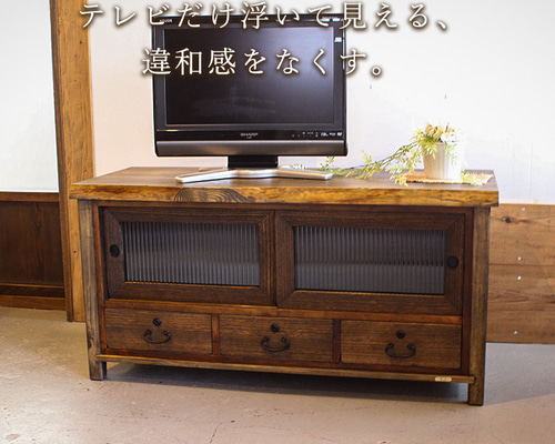 テレビだけ浮いて見える、その違和感をなくす。和箪笥リメイクのテレビ