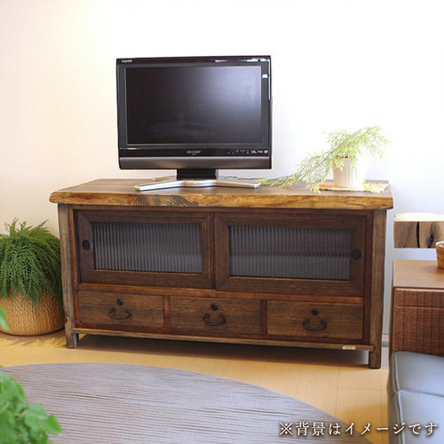 テレビだけ浮いて見える、その違和感をなくす。和箪笥リメイクのテレビ