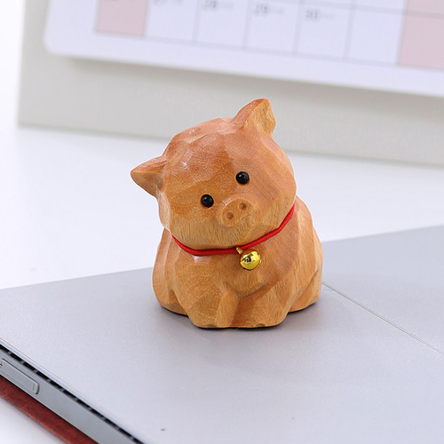 めっちゃ可愛い 鈴付きの子豚 木彫りの子豚 置物 ギフト プレゼント