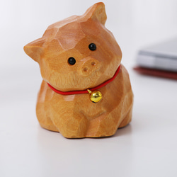 めっちゃ可愛い 鈴付きの子豚 木彫りの子豚 置物 ギフト プレゼント