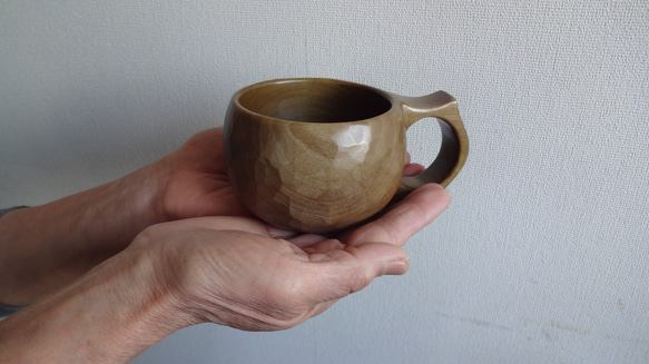 朴の木の一木彫りコーヒーカップ　 3枚目の画像