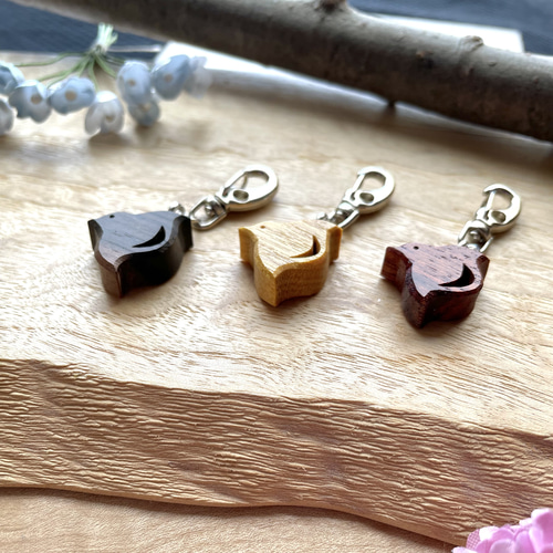 木製千鳥小 キーホルダーまたはチャーム（黒色コクタン材、黄色