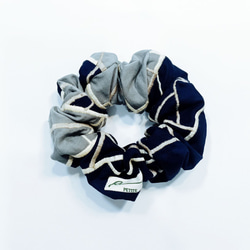 【RE-:Petite】雙色刺繡髮圈 | 藍 + 灰  | 碎布計劃 | 獨一無二 | 手作 第2張的照片