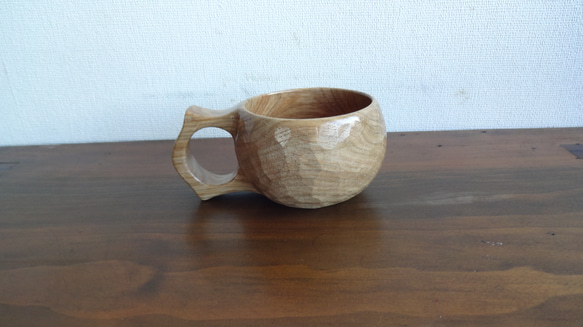 カフェオレ色のドングリの一木彫りコーヒーカップ 3枚目の画像