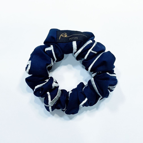 【RE-:Petite】刺繡髮圈 | 海軍藍 | 碎布計劃 | 獨一無二 | 手作 第1張的照片
