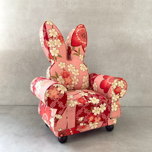 ミニチュアソファうさぎ型 赤和柄 ぬい、ブライスやリカちゃん等1/6