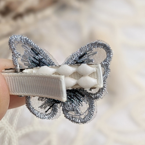 蝶々ヘアクリップ♡ベビーヘアクリップ♡ 刺繍♡バタフライ