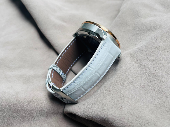 ヒマラヤクロコダイル革の時計ベルトをハンドメイドで丁寧に手縫いで​​仕上げています（送料無料） 2枚目の画像