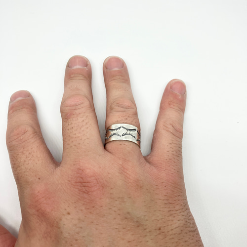 ハンドメイドのシルバーリング　インディアンジュエリー風　スタンプワーク スタンプワーク シルバーリング 指輪 10.5号 #インディアンジュエリー