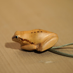 木彫刻　根付「雨蛙」一木造り　黄楊　木彫り　カエル　蛙　アマガエル　キーホルダー　ストラップ　工芸品 2枚目の画像