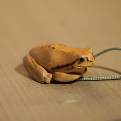 木彫刻　根付「雨蛙」一木造り　黄楊　木彫り　カエル　蛙　アマガエル　キーホルダー　ストラップ　工芸品 4枚目の画像