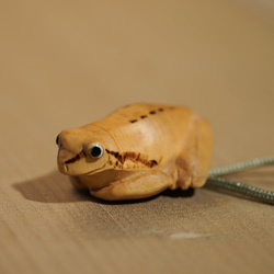 木彫刻 根付「蟇蛙」一木造り 黄楊 木彫り カエル 蛙 ヒキガエル