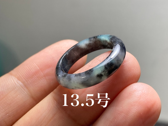 L5-206 美品 黒翡翠 13.5号 ミャンマー産天然 A貨 本翡翠 くりぬき リング 1枚目の画像