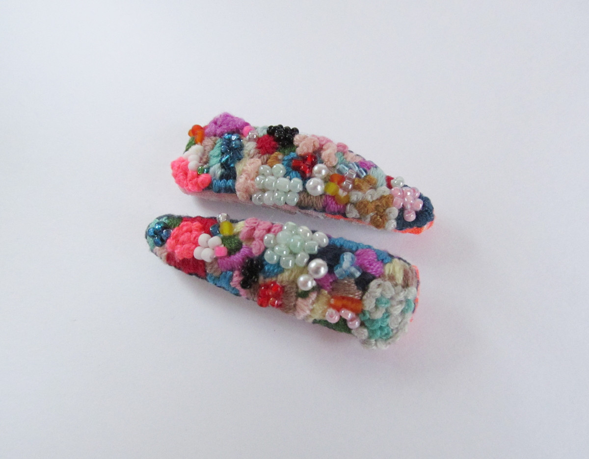 ❁⃘*.ﾟカラフル　ビーズ刺繍のヘアピン　セット　牛革❁⃘*.ﾟ