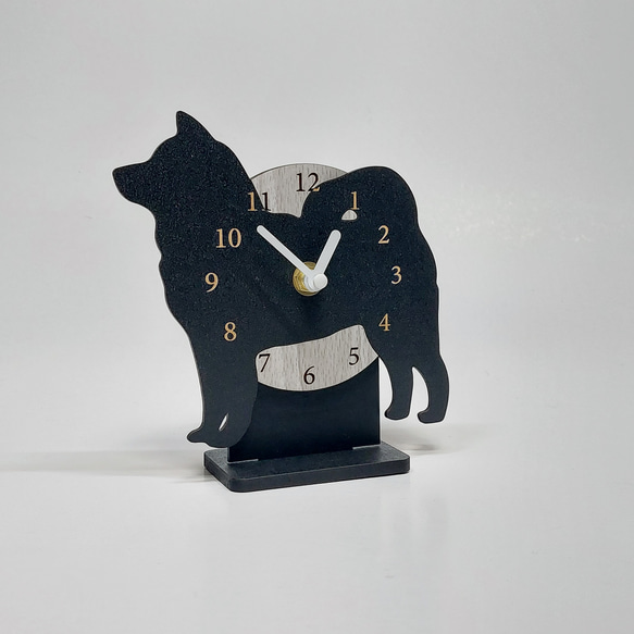 【文字・名入れ】【置時計スタンド付き】ワンちゃん コンパクト静音壁掛け時計 柴犬　黒 1枚目の画像