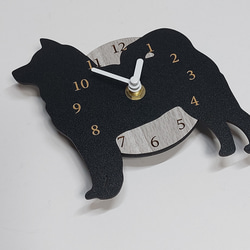 【文字・名入れ】【置時計スタンド付き】ワンちゃん コンパクト静音壁掛け時計 柴犬　黒 4枚目の画像