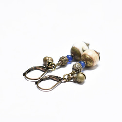 西藏黃銅裝飾貝殼珠，碎黃銅，藍色仿古珠，民族鈴鐺耳環 第5張的照片