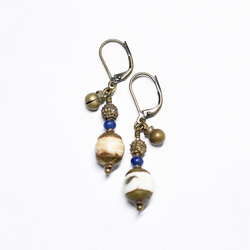 西藏黃銅裝飾貝殼珠，碎黃銅，藍色仿古珠，民族鈴鐺耳環 第3張的照片