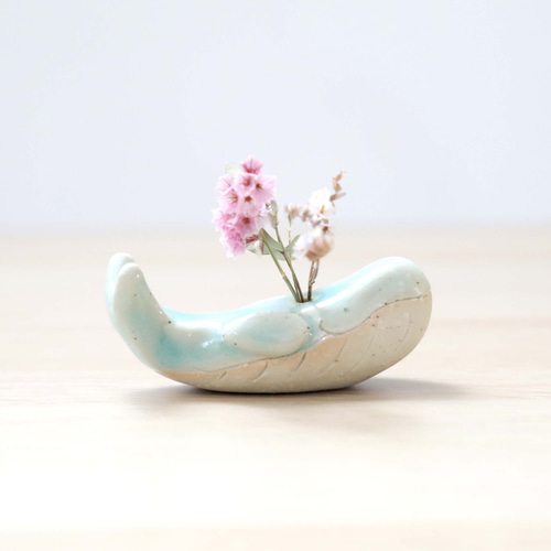 クジラ　陶器　手描き　オブジェ　置物　インテリア　工芸品　美術品　A3117 子クジラの花挿しオブジェ ウォーターブルー ＊ ドライフラワー付き