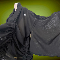 大きなサイズ ドレープ際立つ 着物ガウン 絽 シースルー 羽織 着物リメイク男女兼用 フリーサイズ 黒 K6408 4枚目の画像