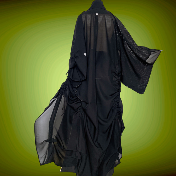 大きなサイズ ドレープ際立つ 着物ガウン 絽 シースルー 羽織 着物リメイク男女兼用 フリーサイズ 黒 K6408 2枚目の画像