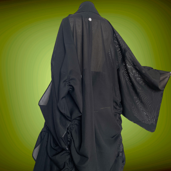 大きなサイズ ドレープ際立つ 着物ガウン 絽 シースルー 羽織 着物リメイク男女兼用 フリーサイズ 黒 K6408 8枚目の画像