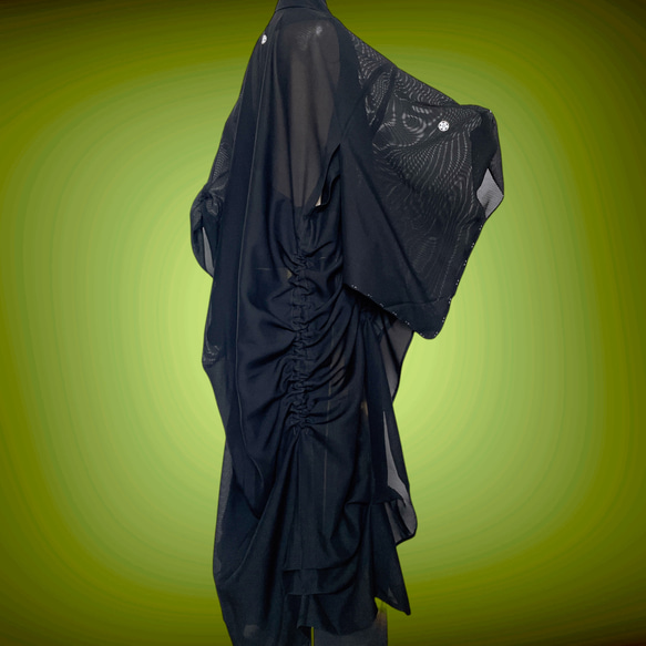 大きなサイズ ドレープ際立つ 着物ガウン 絽 シースルー 羽織 着物リメイク男女兼用 フリーサイズ 黒 K6408 10枚目の画像