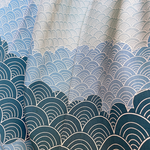 波紋様 青海波 優雅な風格 着物ガウン 羽織 着物リメイク カーディガン 踊り着物 和装 和柄 ロング 和モード 和洋M 2枚目の画像