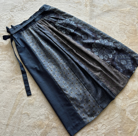アンティーク大島紬の巻きスカート　パッチワーク　その日の気分で右巻きも左巻きも出来ます　裏地付き　着物リメイク 12枚目の画像