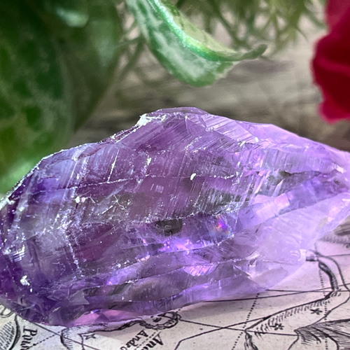 タビュラー✨ レインボー 紫水晶 アメジスト 結晶 原石 ラフストーン 