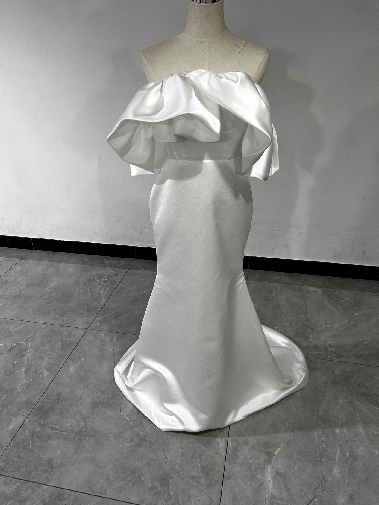 ウエディングドレス ベアトップ 胸元フリル マーメイドライン 披露宴/拳式/前撮り 20,776円