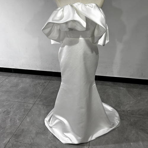 ウエディングドレス ベアトップ 胸元フリル マーメイドライン 披露宴  